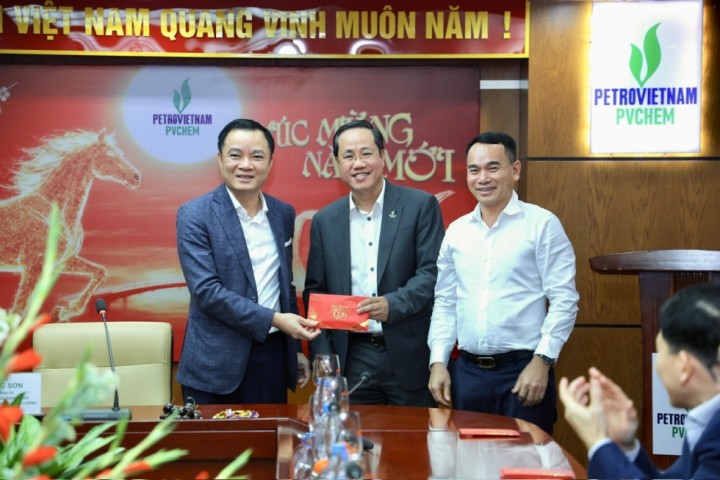 Chủ tịch Hội đồng Thành viên Tập đoàn Công nghiệp - Năng lượng Quốc gia Việt Nam thăm và chúc Tết PVChem nhân ngày làm việc đầu tiên năm mới Bính Ngọ